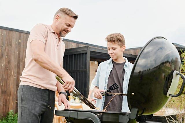 Porodična zabava na otvorenom: Ideje za kreiranje prostora za igru, roštiljanje i druženje u dvorištu